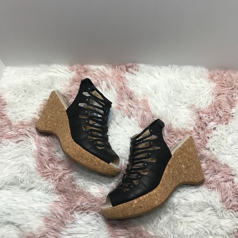 🌻 Very Cute JBU wedge sandals 🌻